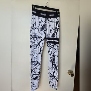 STRONGER The Label leggings
